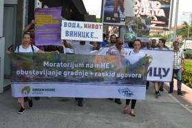 Montenegro: Die Demonstranten artikulierten klare Forderungen an ihre Regierung: ein dauerhaftes Moratorium für den Bau von Kleinwasserkraftwerken und eine Überprüfung aller bestehenden Verträge im Hinblick auf Umweltverträglichkeitsprüfungen